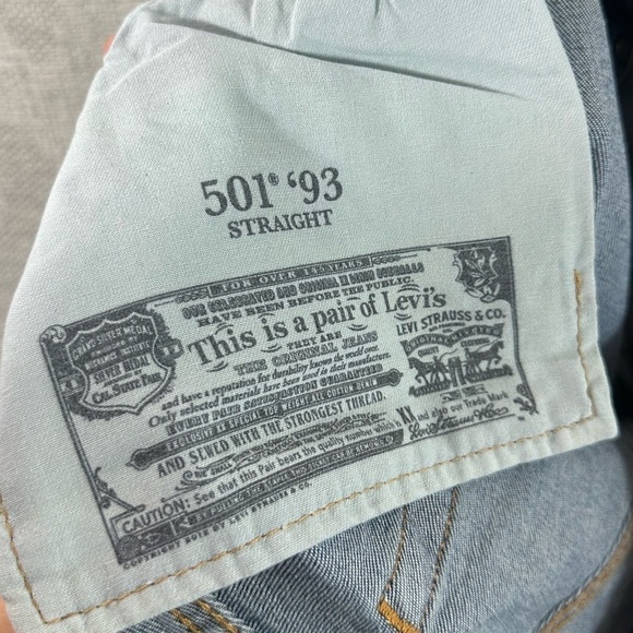 Levi's 501 medium wash button fly straight leg jeans size 40 x 30 - Picture 7 of 12